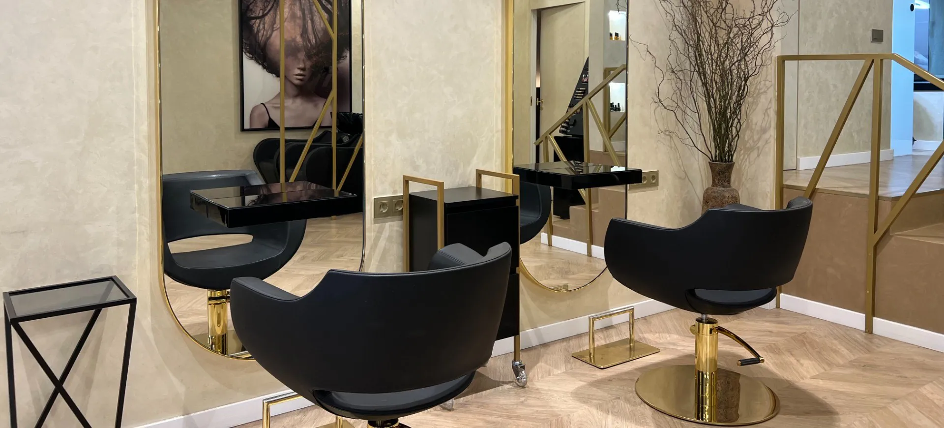 Interior de salón de belleza para Equipo y Salón.